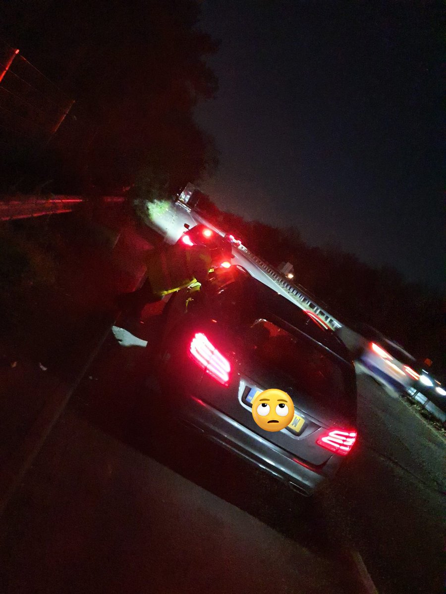 This car was stopped on the M25 as the driver was seen to interact and play with their mobile phone.

Driver was issued a TOR - 6 points and £200.

#Fatal5 #PutDownThePhone #ItsNotWorthTheRisk