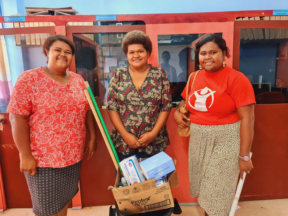 SC_Fiji's tweet image. Save the Children Fiji installed a 10,000L water tank at Nilsen College. Through the @FIJIWaterFndn, SCF Child Centered WASH Project in partnership with Tavua Health Office (MOHMs) carried out WASH training to 8 students of Nilsen College. #WASHProject #WaterIsLife