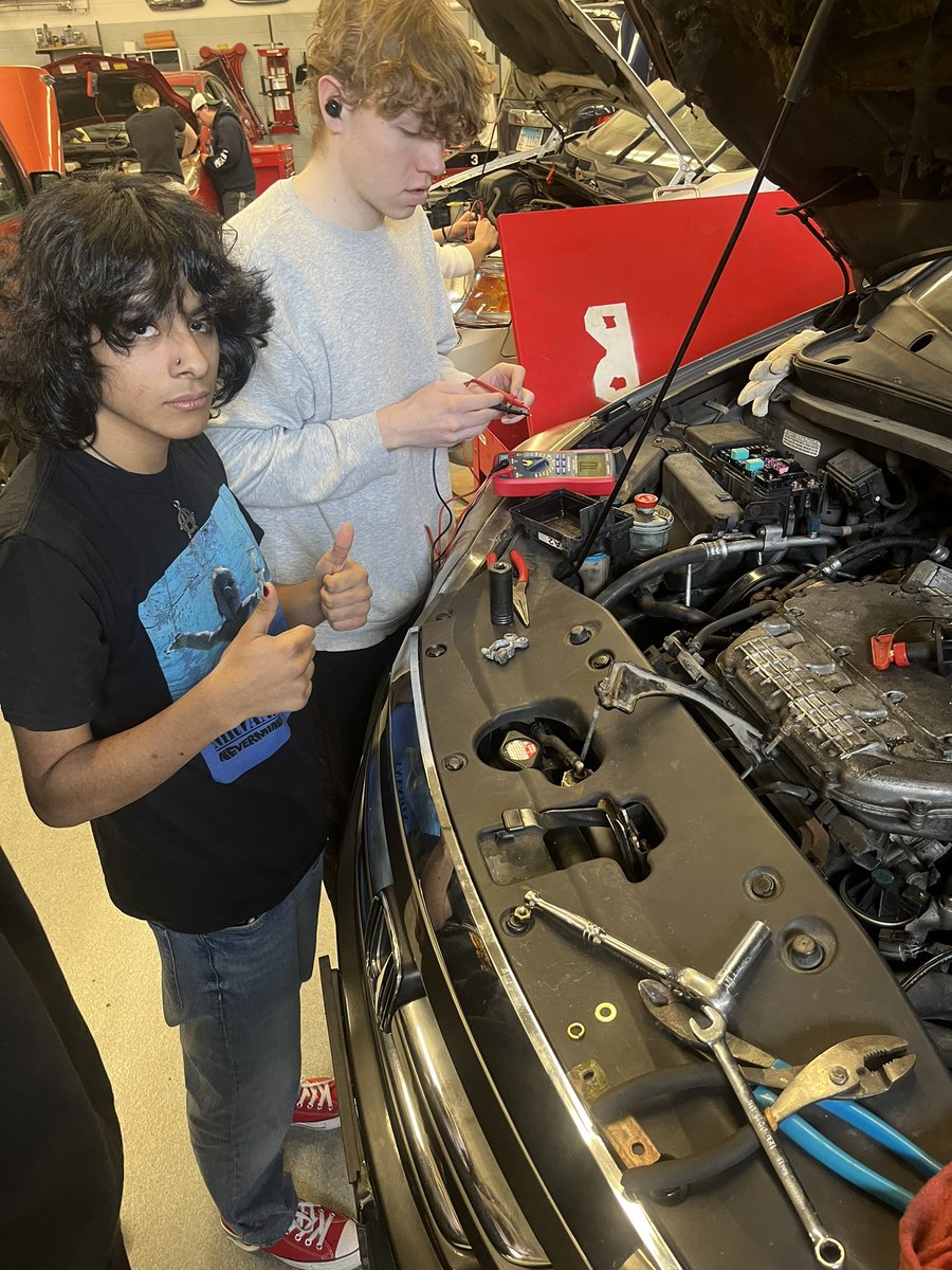 Testing fuses today in #leydenpride Autos 2 classes