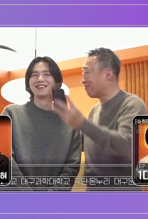Saraharry1823's tweet photo. Ep.6 de SUCHWITA 
Hablaron de sus duros comienzos, de la oposición de sus familias a sus sueños por cosas como pasar hambre, etc 
El actor Lee Sung-min lo invitó a ver su nueva película.
Luego hablaron de los sueños del actor Lee Sung-min y dijo que quería que + https://t.co/WNbm1rqgSi