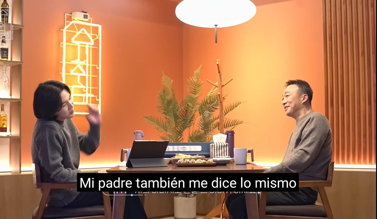 Saraharry1823's tweet photo. Su hija conociera un buen hombre y que quería conocer a su nieto, a lo que YoonGi contestó que su papá también quiere que se case lol 
(si supiera el suegrito que propuestas no le faltan JAJAJAJAA) https://t.co/21hZJeiVlw