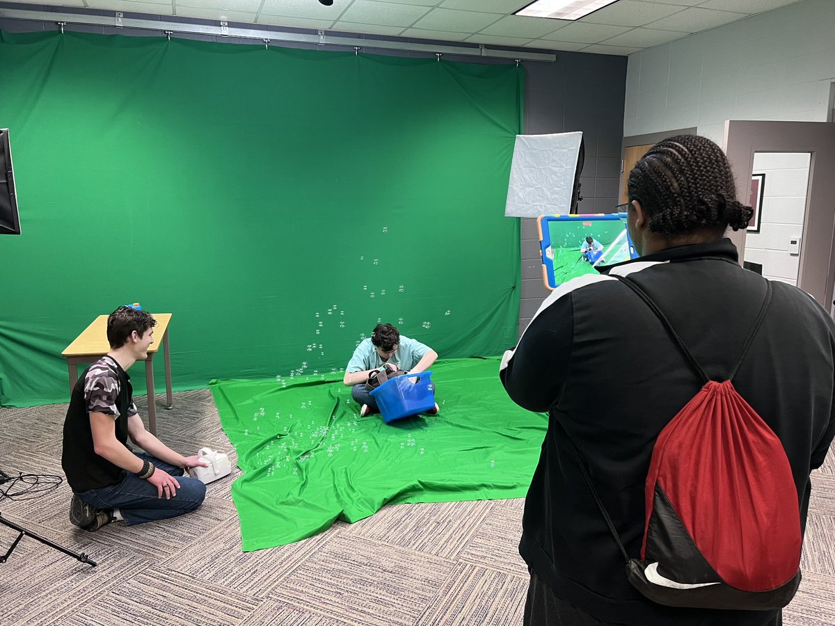 JaysMultimedia's tweet photo. Getting ready for our green screen lessons with Pre-K! https://t.co/EH3j5TyaPH