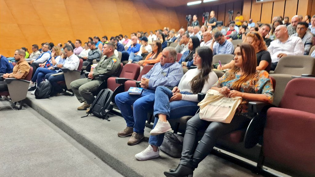 KIKE1978's tweet photo. Con mucho orgullo realizamos el lanzamiento del primer Sistema de Información de Gestión del Riesgo de Desastres de Antioquia, una plataforma que conversa con los procesos que en el presente pero también a futuro protegen la vida y promueven el desarrollo seguro. #Antioquia2040 https://t.co/z7BHqxUw4t