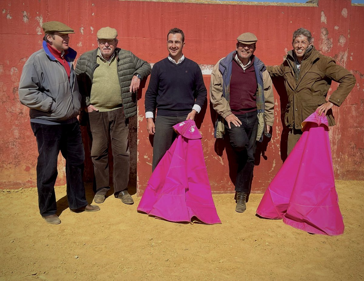 prensaElFandi's tweet photo. Mañana de preparación con #TeamFandi💪🏼 y Manuel Escribano en la ganadería de Miura.
#Sevilla #Miura #ElFandi2023 https://t.co/UWSjPhHkx5
