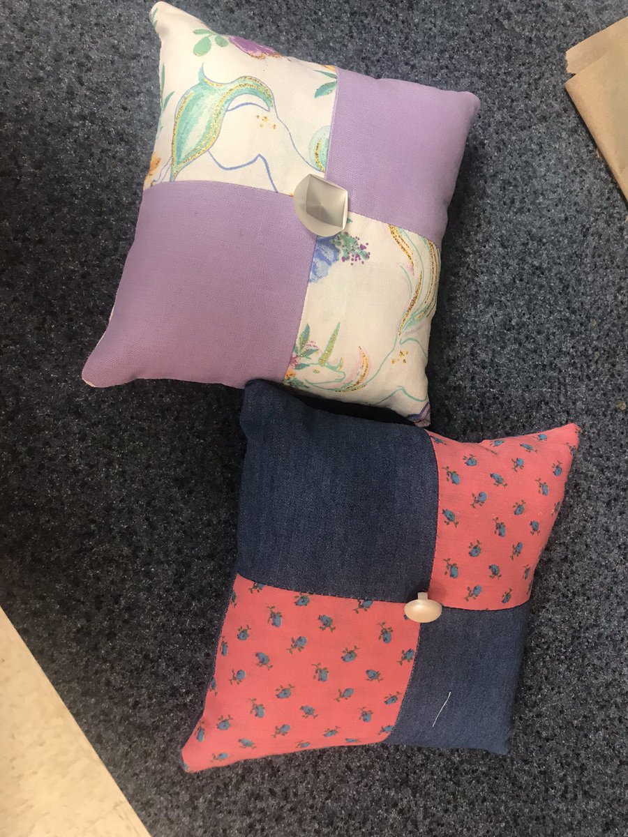 SNGalbraith's tweet photo. Mini 4 Patch Pillows complete in Fashion 1 @SGHS_Titans @GR_CTC @GRCTCFashion @gisdCTE_ #matchingseams #invisiblestitch https://t.co/mtS3Be1FKm
