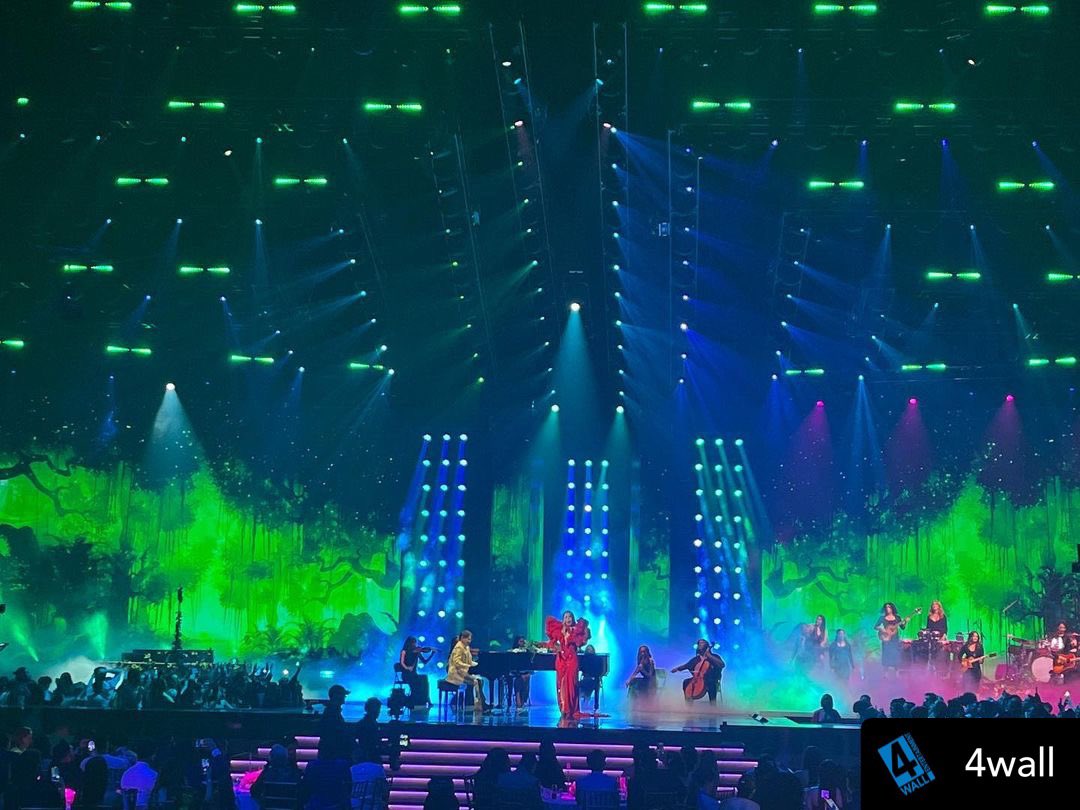 At the 35th @premiolonuestro Awards in the Miami-Dade Arena, #lightingdesigner Tom Kenny worked with #programmers Mark Butts, David “Fuji” Convertino, Charlie Winter, #lightingdirector Ronnie Skopac, & @Robelighting #MegaPointe, #BMFL & #Pointe plus #RoboSpot systems from @4Wall.
