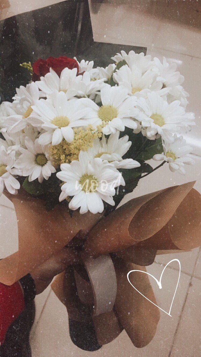 Bugün kendime çiçek alarak kimseden bir şey beklemediğimi belirtmek istemiş oldum .✨