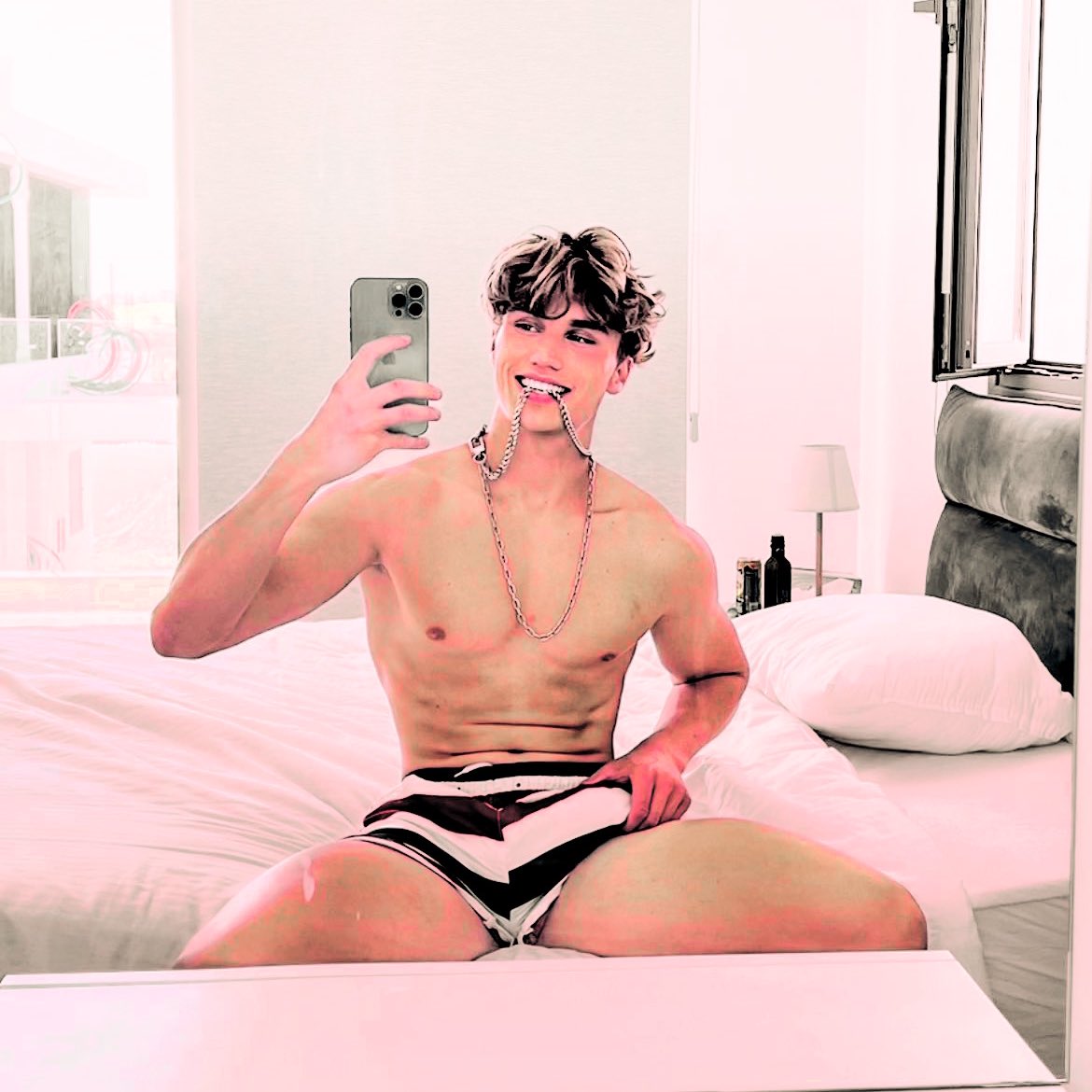 ❛ 𝐅𝐈𝐕𝐄 ; bucks and the undies come,
                           off, too . . !
     
             lewd themes ; verse ; few limits 

         𝐉𝐀𝐌𝐈𝐄 𝐊𝐈𝐍𝐆
                 — 𝐂𝐇𝐀𝐓𝐔𝐑𝐁𝐀𝐓𝐄’𝐒 𝐅𝐈𝐍𝐄𝐒𝐓

   ╱⠀ ( camboy oc )
⠀ ⠀ ⠀