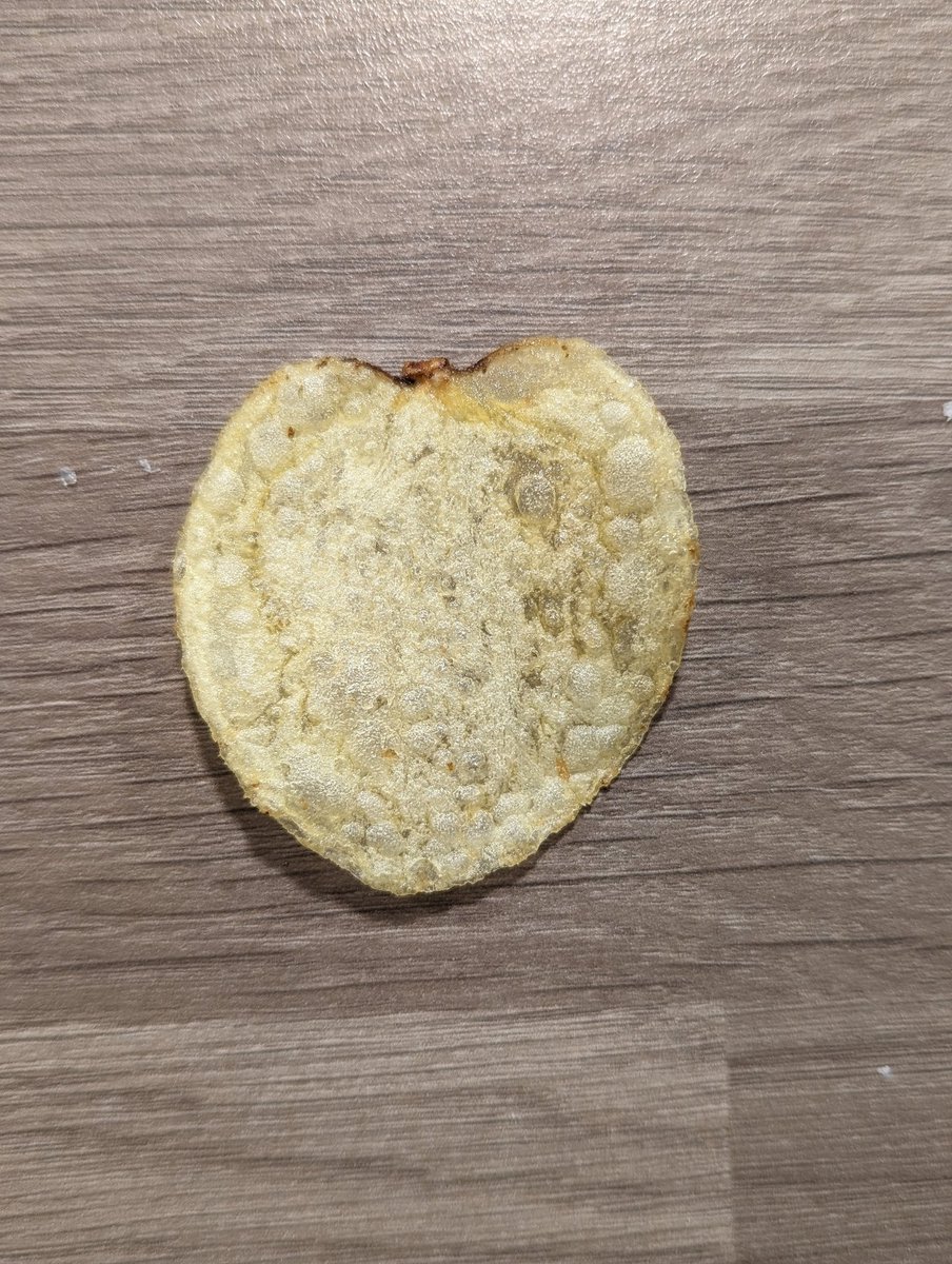 melparky29's tweet photo. @walkers_crisps not the best but it's not bad ❤️ #LovefromWalkers https://t.co/jok3YhvG5L