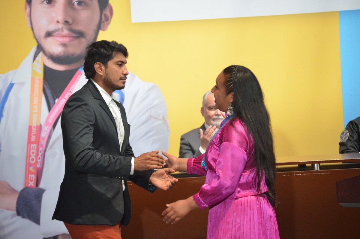 El actor mexicano de #WakandaForever, <a href="/TenochHuerta/">Tenoch Huerta Mejía</a>, recibió el #PreseaEdomex2022 de manos del Gobernador del Edomex, <a href="/alfredodelmazo/">Alfredo Del Mazo</a>.