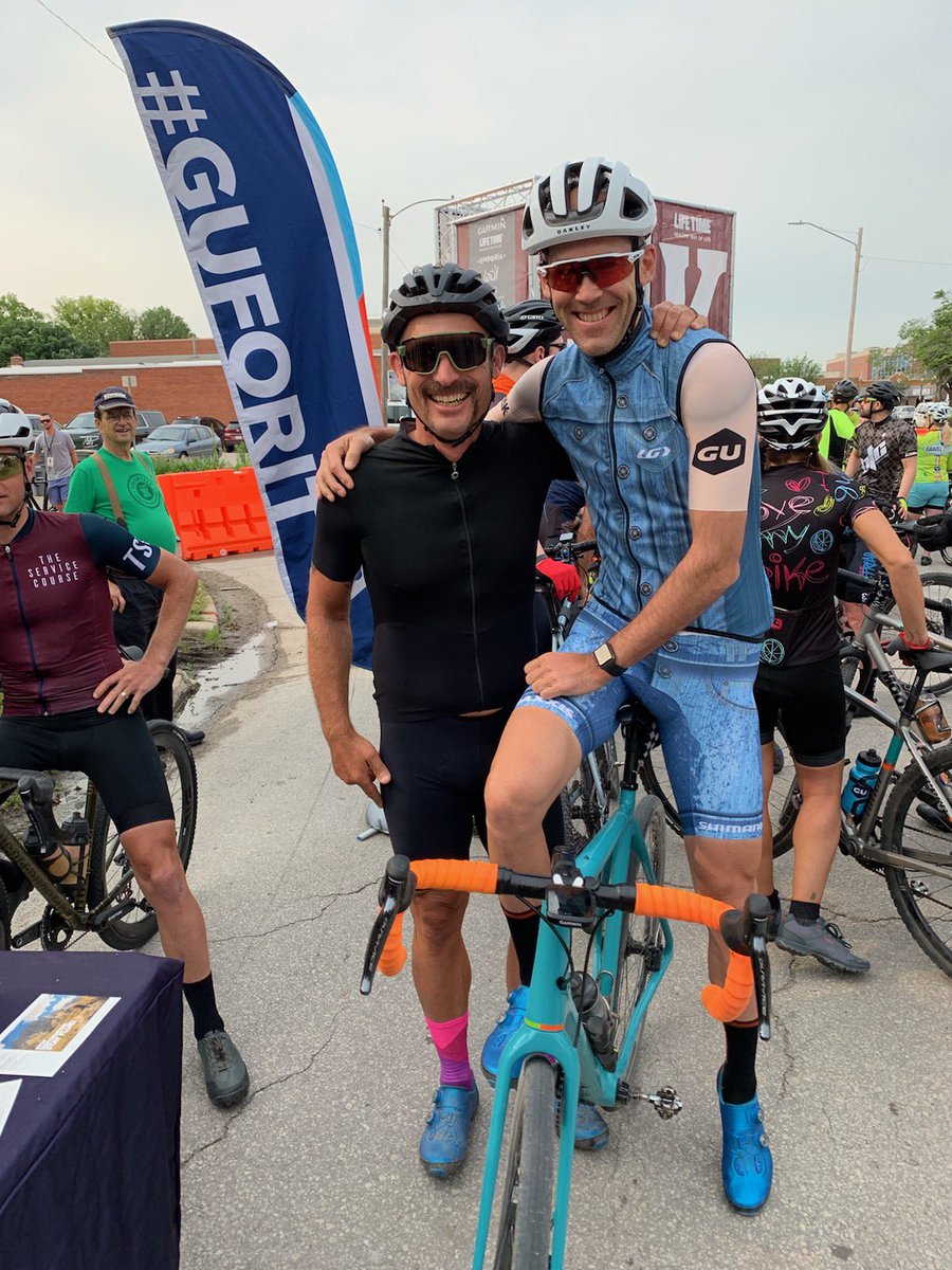 With all this talk about <a href="/StradeBianche/">Strade Bianche</a>, #denim, and #gravel, I’d like to point out that <a href="/GeoffKabush/">Geoff Kabush</a>, ever the trend setter, was well ahead of this curve in 2019 <a href="/unboundgravel/">UNBOUND Gravel</a> w/ his Canadian Tuxedo “aero what” kit. Thanks Geoff for leading the fashion charge. ✊
