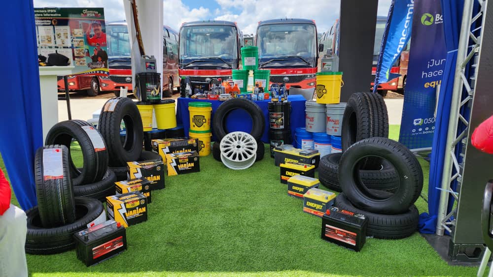 Cumpliendo instrucciones del Pdte. <a href="/NicolasMaduro/">Nicolás Maduro</a>, celebramos el 4to Aniversario de la #GMTV, con la entrega de vehículos, la inauguración de la Tienda del Transportista en Miranda, Aragua y Carabobo; así como la primera Fábrica de Placas vehículares de Venezuela
¡Venceremos!