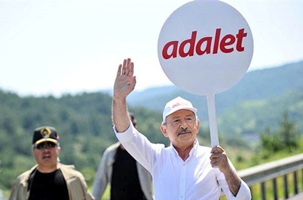 AvAliDvrmAn's tweet photo. Akp'nin yaşattığı acılara rağmen bu aşamada ben Kemal Kılıçdaroğlu'na
oy vermem diyorsan ya Irkçı bir faşistsin yada Erdoğan'dan çok memnunsun

Akp'den bıktıysan mücadele et.
İhanet etme ‼️ https://t.co/qZ01hlBAqj