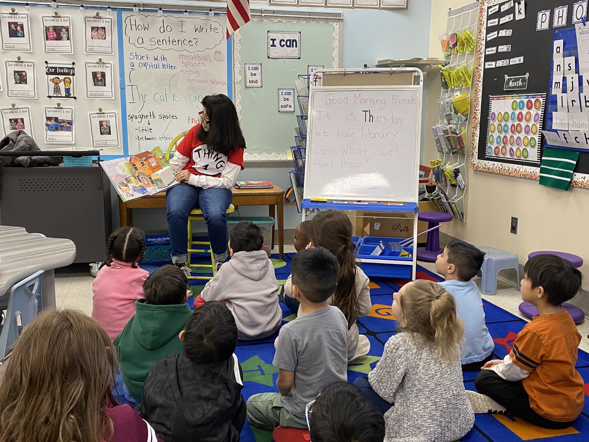 Ms. Youngs NM Education Foundation member read to Kindergarten! 📚#ReadAcrossAmerica2023 #NMUKNIGHT