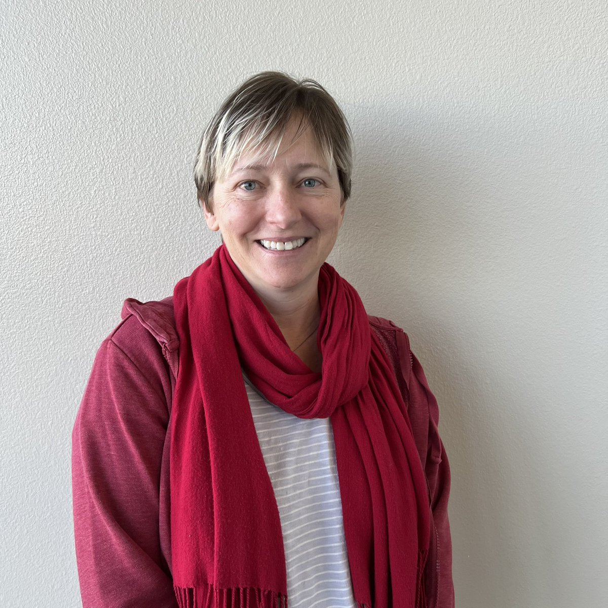 hendersonlibs's tweet photo. Meet @bonniekelso, the local artist selected to paint a new mural at the #PaseoVerdeLibrary! Sheโs a former museum exhibit designer turned childrenโs book author/illustrator with a new picture book out soon. We loved her idea for this space & canโt wait for her to get started! https://t.co/eNXEAVF47w