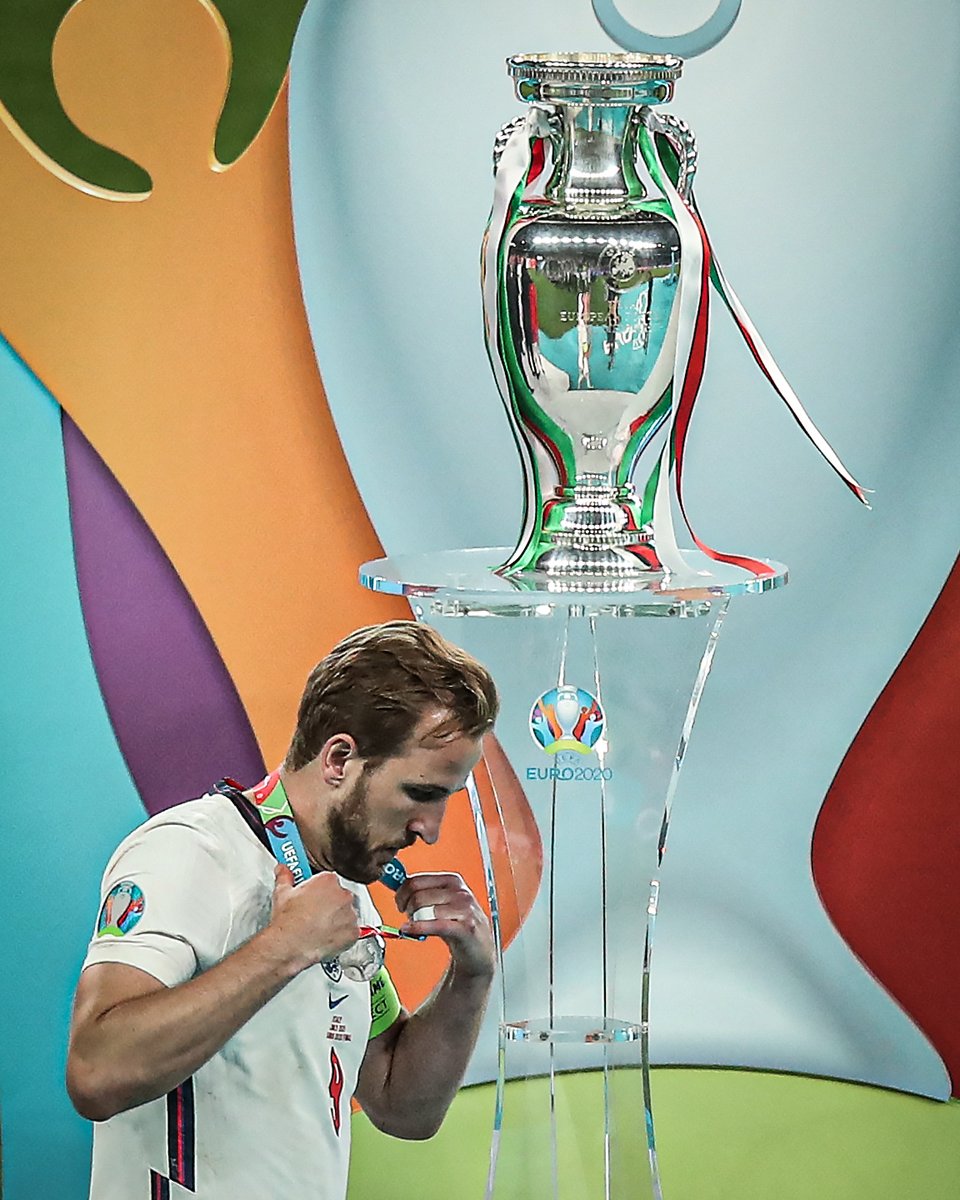 Will Harry Kane win a trophy before he retires? 🏆