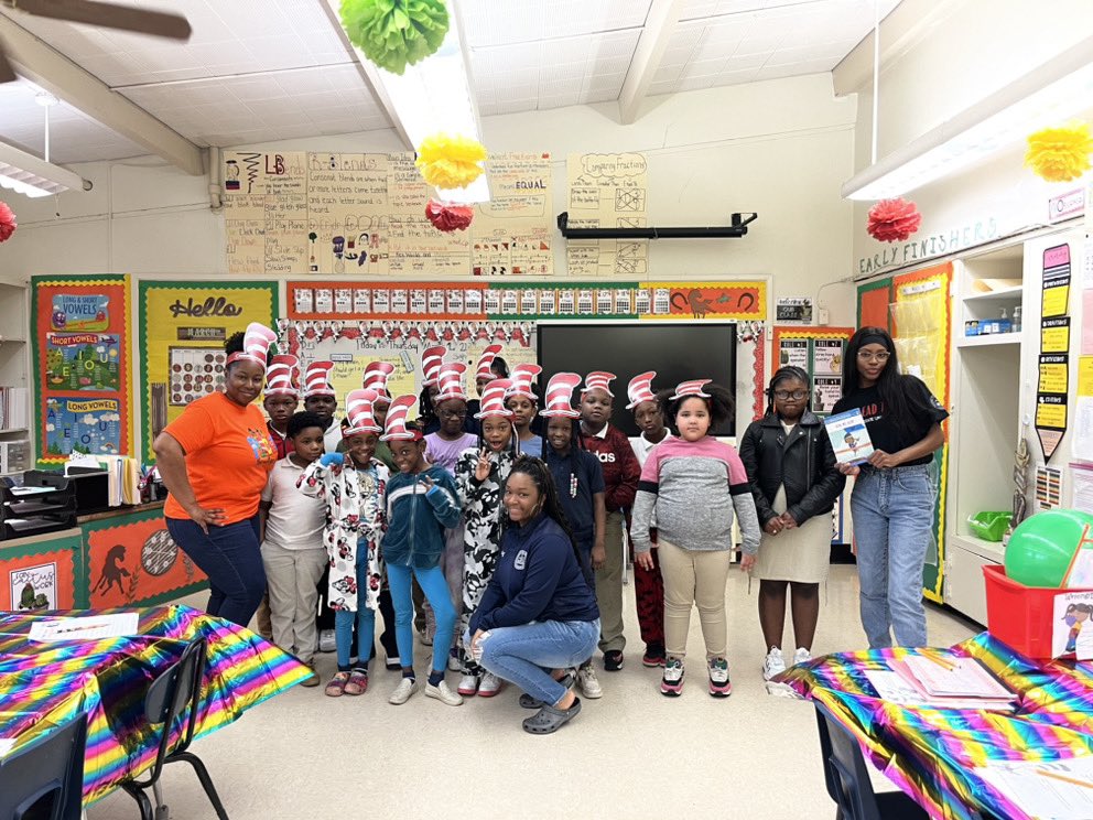 JSUSGA's tweet image. You can find magic whenever you look, sit back and relax. All you need is a book!✨📖

Members of the 77th Admin visited  multiple elementary schools in Jackson Public School District to read books and participate in activities in honor of National Read Across America Day📚✨