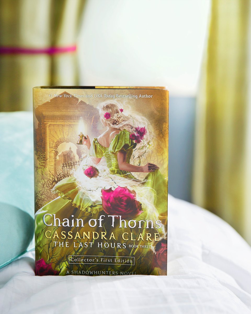 simonteen's tweet photo. #ChainOfThorns has already been out for a whole month! Have you read this EPIC series finale yet? https://t.co/QGOzGFNsbK @shadowhunterbks @cassieclare https://t.co/KvmdImN5h1