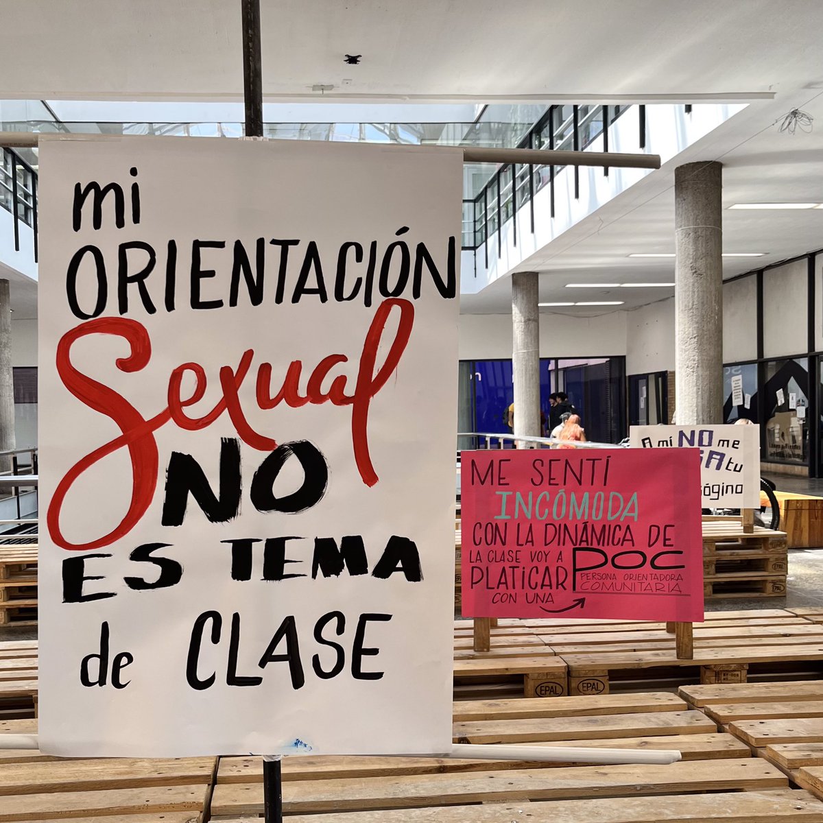 LaRepentinaFA's tweet photo. Frases para confrontar el machismo en la comunidad, porque #nosonmicro.
¿Se te ocurre otra frase? 🤔 Ven al vestíbulo de la FA a realizar tu cartel y acompáñanos al conversatorio Mujeres materializado la ciudad. ¡Te esperamos!
📆 Jueves 2 de marzo
🕰 16:00 hrs.
📍 Vestíbulo FA https://t.co/XoQEY7i5hL