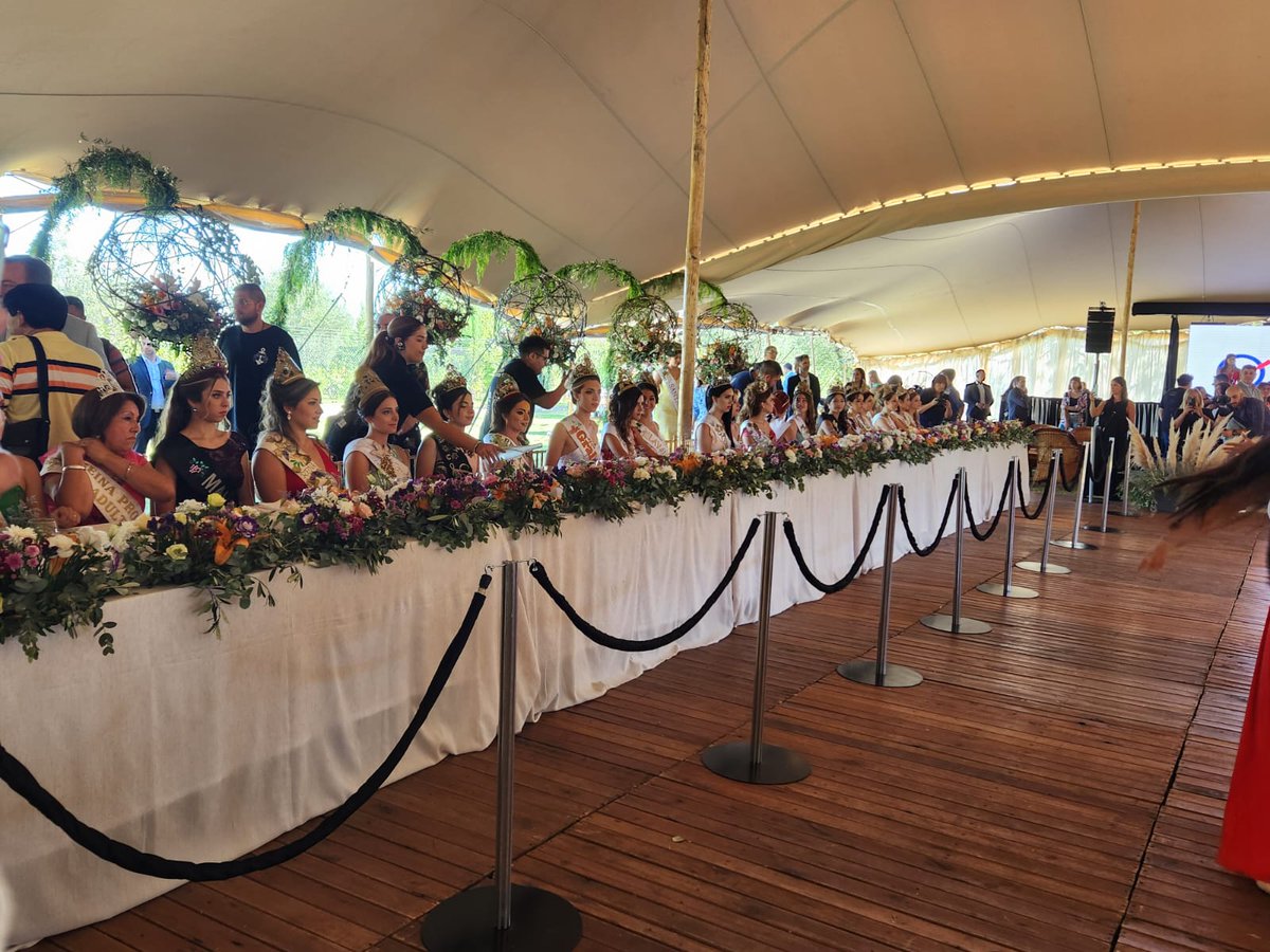 Reciclarg's tweet image. Hoy estuvimos presentes en el Desayuno Real!👑 Desde @Reciclarg entregamos regalos sostenibles a todas las representantes!

#Reciclarg #Mendoza #RecyclingTechnology #Tecnologia #EconomíaCircular #ResponsabilidadSocial