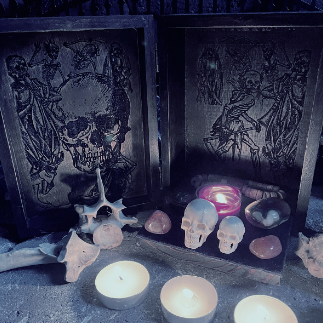 SatanandSons's tweet photo. Having a traveling altar can come in handy for those on the move. This is a traveling altar for Lucifuge Rofocale.
#ritual #ritualspace #darklord #demon #demonosophy #demonolatry #occult #spiritual #demonwork #spiritwork #altar #altarspace #lucifugerofocale #lucifuge https://t.co/nIGD7paCow