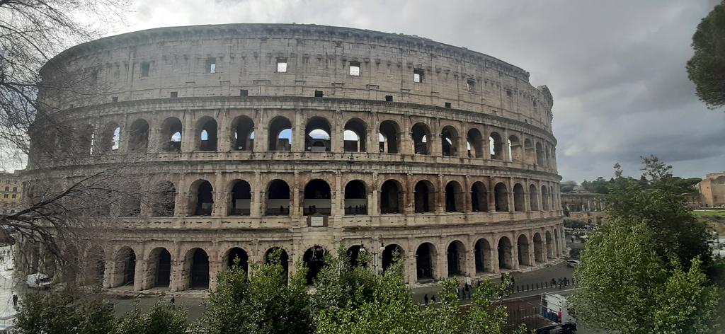 enricpiriz's tweet photo. L'alumnat de #2batx de #JEStGervasi està a punt de concloure l'experiència de final d'etapa a Roma.
Un temps per revisar tot el viscut a l'etapa i per projectar a futur.
Tot un plaer #compartir, #acompanyar i #viure aquests dies amb vosaltres, nois.
@JesuitesEdu #creixer
#futur https://t.co/ayeQ3LsV0G