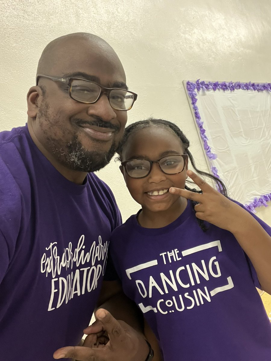 Bold_Leader864's tweet photo. When your shirts are the same color and Mrs. Spires said to wear a shirt with words on it! #ReadAcrossAmericaWeek2023 #GrowingChampionsOnly #ExtraEducator #DancingCousin https://t.co/9iEb4EsjhD