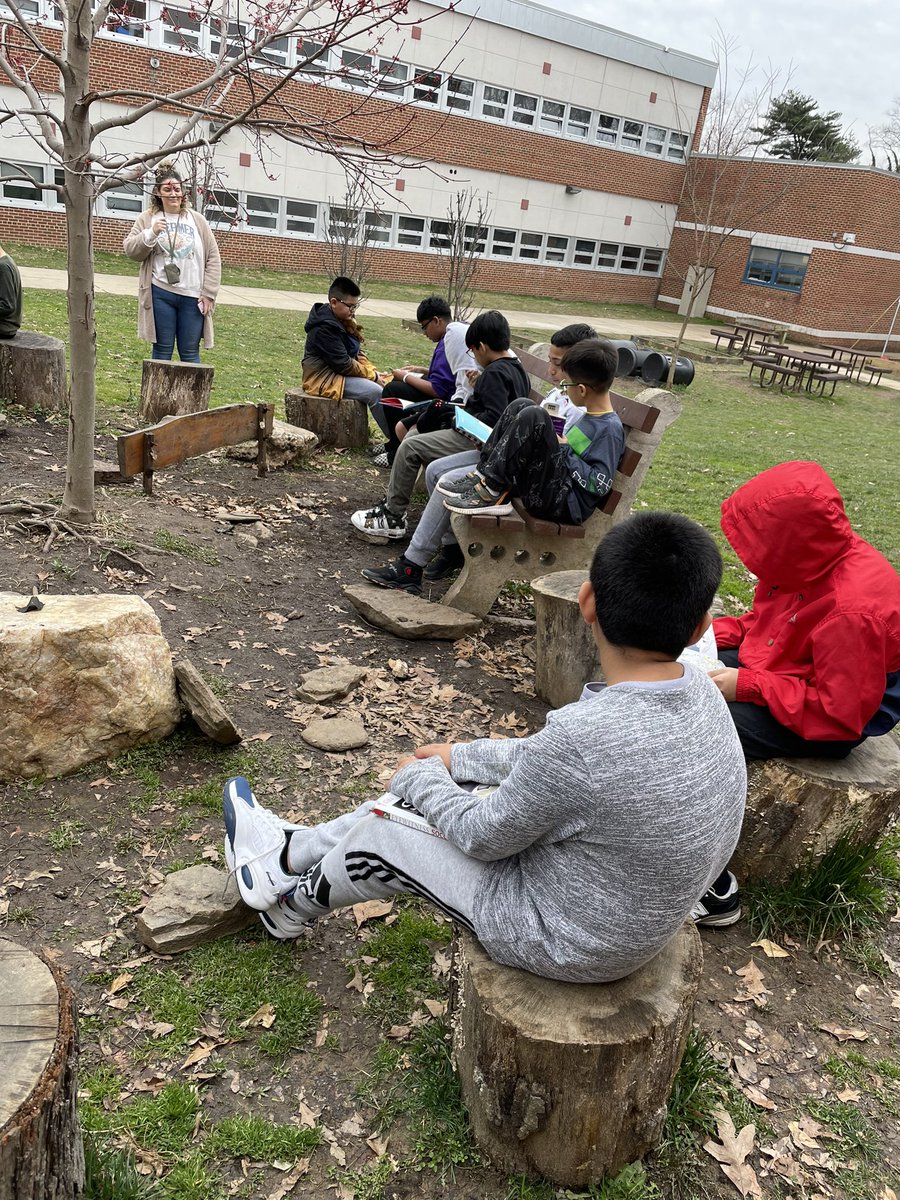 Buddy reading with 6th grade for #ReadAcrossAmericaWeek <a href="/CrestwoodElem/">Crestwood Elementary School</a> <a href="/CrestwoodES_6th/">CrestwoodES_6th</a>