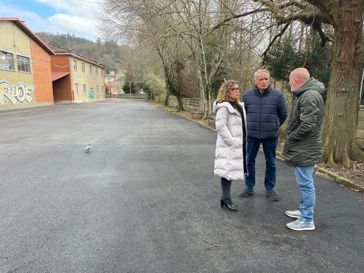 🍊Una de las prioridades del <a href="/GPCsAsturias/">Grupo Parlamentario Ciudadanos Asturias</a> ha sido atender las necesidades que nos llegaban de los diferentes concejos.👍 Hoy hemos visitado la reforma del patio del Colegio Público El Bosquín en San Martín del Rey Aurelio.