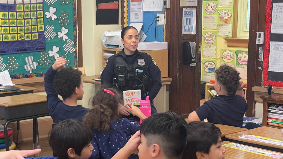 S9_Belleville's tweet photo. Thank you to all the guest readers who visited School 9 to celebrate Read Across America!
#school9 #ReadAcrossAmerica2023 ππ https://t.co/gicxjh7SXJ
