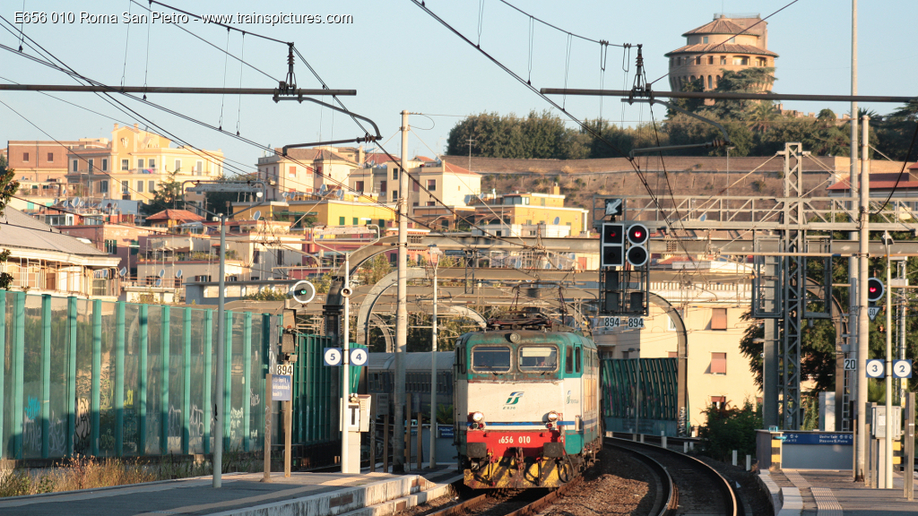 TrainspicturesC's tweet photo. Rubrica: E656 e E655

E656 010 Roma San Pietro, 04/09/2010

Foto 1920x1080 FullHD: https://t.co/EMBXjNSUjZ

 #fotografieferroviarie #treni #trainspictures #railpictures #ferrovia #e656 #italia #italy #lazio #lazio #romacapitale #municipioromaxiii https://t.co/tXYI37j0kH