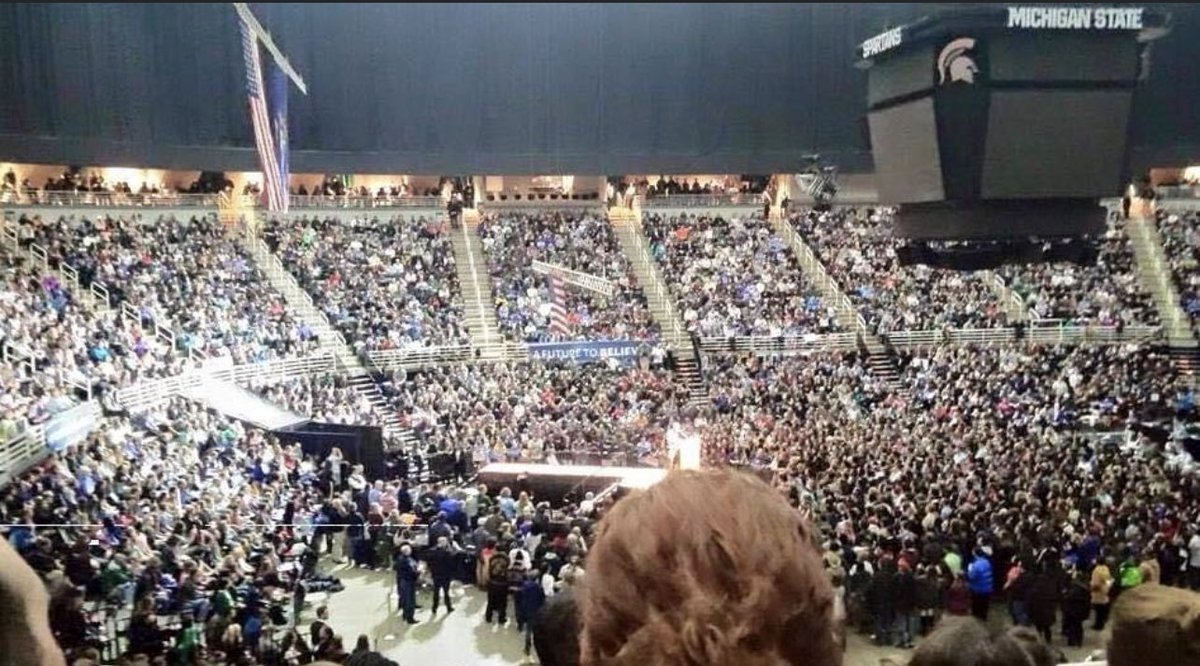 farrukh_shamsi's tweet photo. 7 years ago today—
•Super Bowl? Nope. 
•Beyoncé concert? Nope. 
•FIFA World Cup soccer? Nope. 

It was #Bernie. He had a few people over for a rally. #BernieCares https://t.co/wgKLvfMdYH