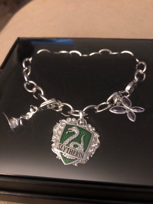 @HogwartsLegacy @wizardingworld GUYS! I was gifted this beautiful Slytherin charm bracelet last night<a class="tags" target="_blank" title="On Twitter" href="/?out=eyJ0eXAiOiJKV1QiLCJhbGciOiJIUzUxMiJ9.eyJpYXQiOjE3MjU5MDE5MDMsImlzcyI6InR3cG9ybnN0YXJzLmNvbSIsIm5iZiI6MTcyNTkwMTkwMywiZXhwIjoxNzU3NDM3OTAzLCJyZWRpcmVjdF91cmwiOiJodHRwczovL3R3aXR0ZXIuY29tL0hvZ3dhcnRzTGVnYWN5In0.hTRX3RMuqqU59k3274vQpbZUMnQTJfr06wKcycqAEyCJeJmgyVm3nNy4pYv41WVJAISoVJ3TRhI8vvRYiq80rw">@HogwartsLegacy</a><a class="tags" target="_blank" title="On Twitter" href="/?out=eyJ0eXAiOiJKV1QiLCJhbGciOiJIUzUxMiJ9.eyJpYXQiOjE3MjU5MDE5MDMsImlzcyI6InR3cG9ybnN0YXJzLmNvbSIsIm5iZiI6MTcyNTkwMTkwMywiZXhwIjoxNzU3NDM3OTAzLCJyZWRpcmVjdF91cmwiOiJodHRwczovL3R3aXR0ZXIuY29tL3dpemFyZGluZ3dvcmxkIn0.LyFEh-6Pnb0LT20s6rFy1bjScYgJGuPh45TMPGA_eNPGYTvhlfKafiyCfZ-Qlwj7GV26V4_k8ixKdnLhZZFaxg">@wizardingworld</a><a href="/tag/lumosfoundation"class="tags"><span>#lumosfoundation</span></a>