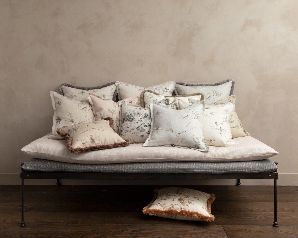 quercusandco's tweet photo. Coastland 'Sketches from Botany Bay' is a collection of papery off-whites and light neutrals with sienna browns, bronze greens, misty blues and rusty ochres. 🤍🤎🧡⁠
⁠
Sampling now available from all our showrooms⁠ or via our website - @harbingerla … https://t.co/24hufMQ5Hz https://t.co/GphGzGUHZW