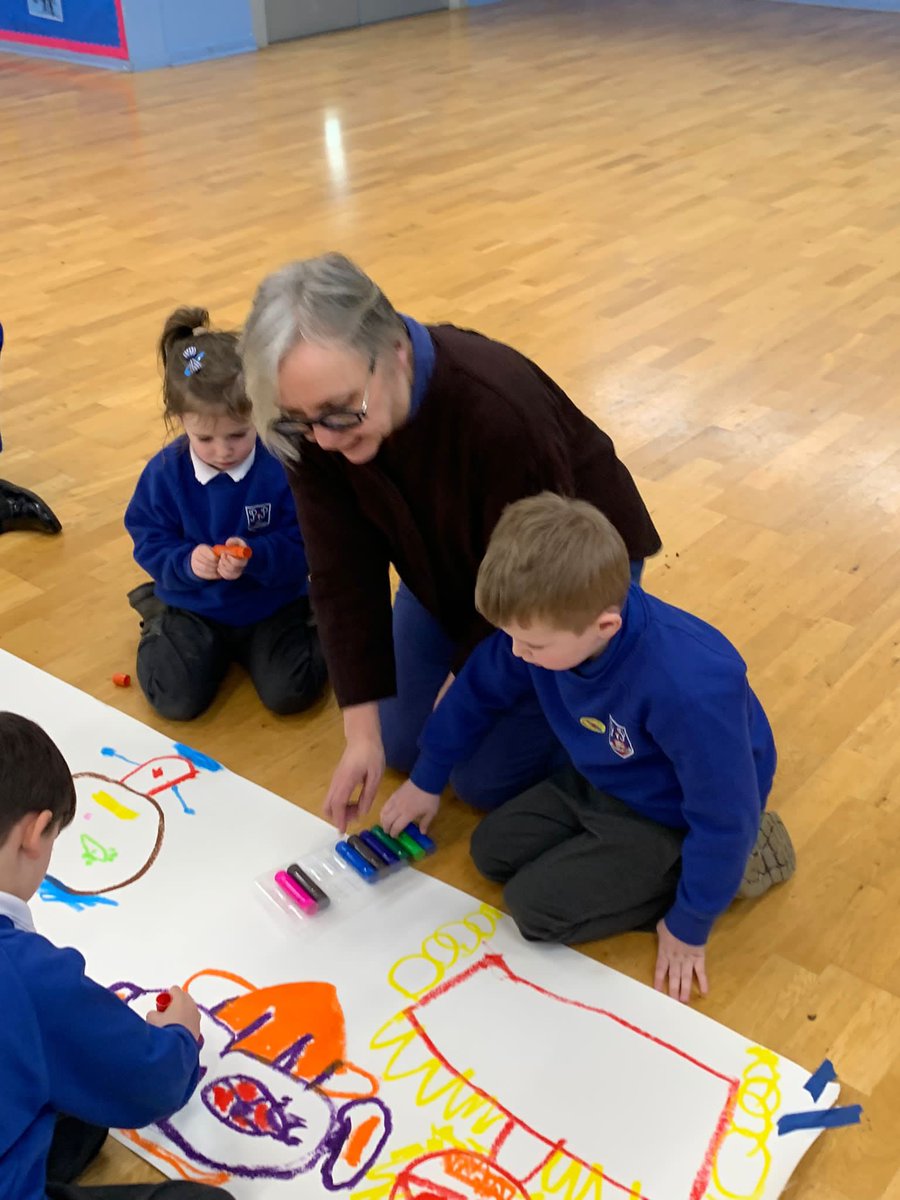 On World Book Day, P1 had a wonderful workshop with Alison Murray. They listened to her read her book Pooka. She drew Pooka and then they designed their own book characters. In the Q&A session they asked fantastic, thoughtful questions like which do you do first, draw or write?📚