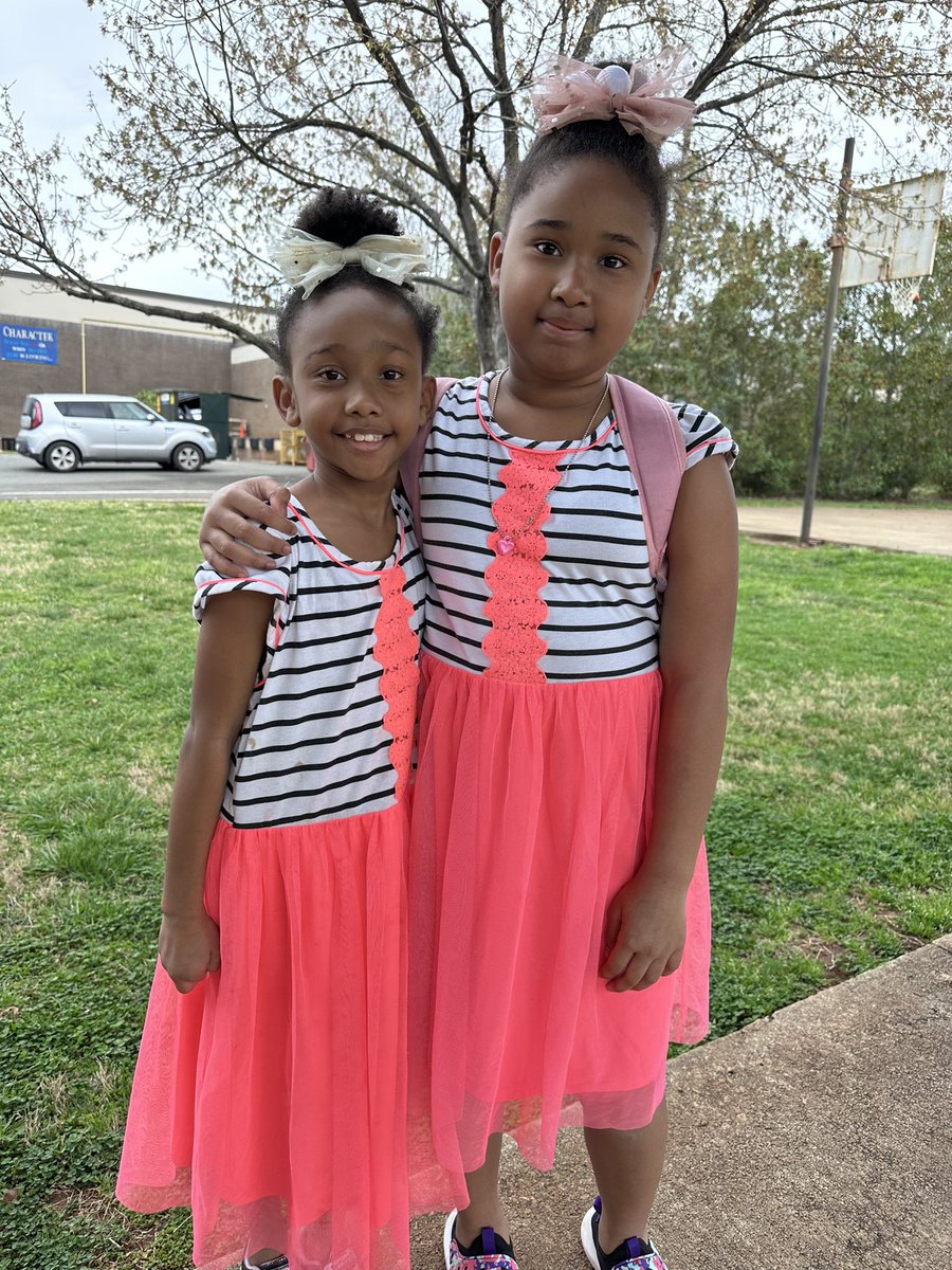 YorkRoadElem's tweet photo. Friendship is everything! @RockHillSchools #ReadAcrossAmerica  #RockSolid #ReadwithFriends 👯‍♂️🫶🏼 https://t.co/S9g81NWhSK