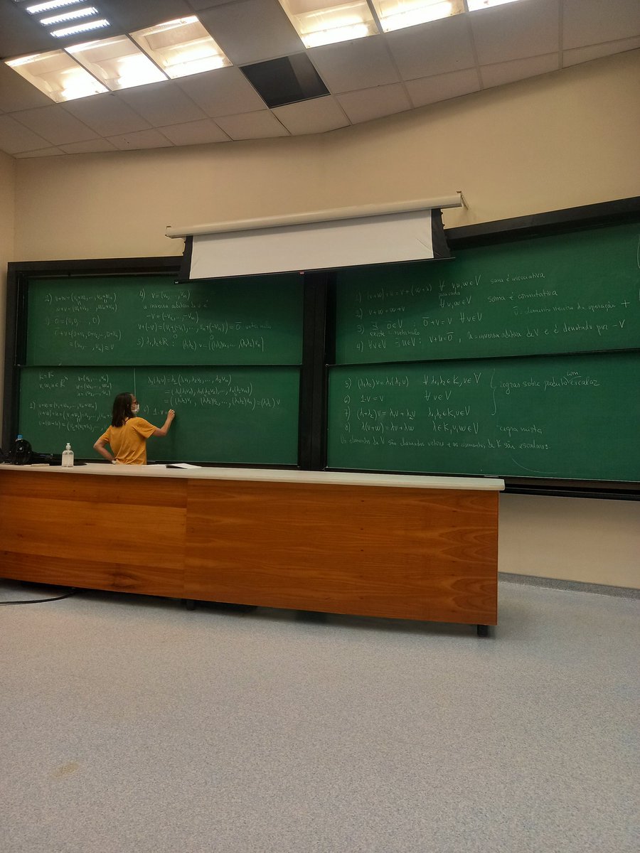 thermentropy's tweet image. primeira aula de verdade do semestre ( mutus vcs entendem as notações matemáticas?) + "meio" face reveal