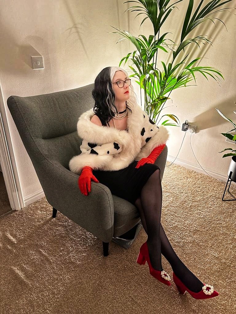 MissD_Primary's tweet photo. Birthdays are always better when fancy dress is involved. I love #WorldBookDay. ❤️📚 #edutwitter #Cruella https://t.co/ZHEP3UQmzg