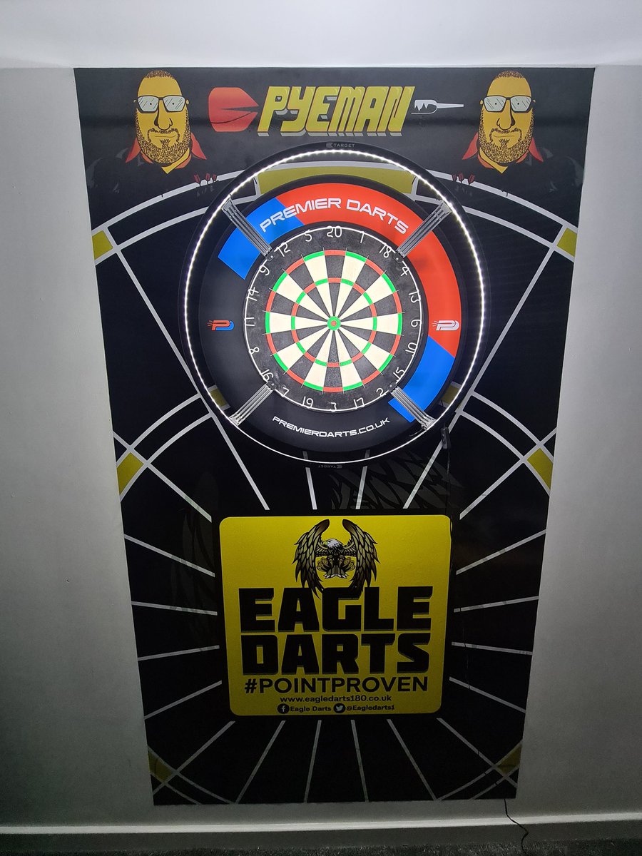 EagleDarts1's tweet photo. @SimonPye5 and his new Eagle Darts board backing from @eleoscoalition (@ob1maria)

Surround was awesomely supplied by @premier_darts 

Absolute Quality. https://t.co/d1X3E0Jifu