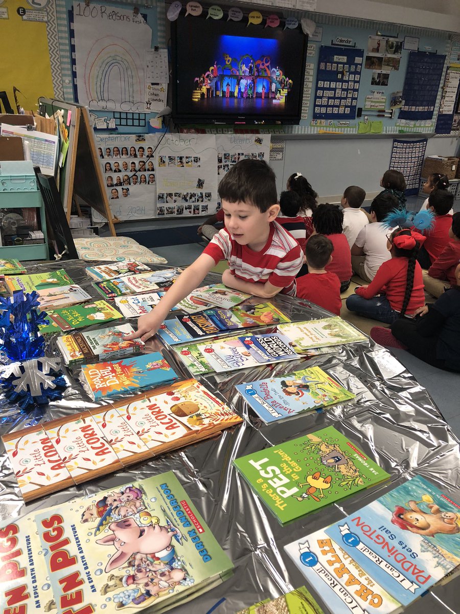 Doran_MsV's tweet photo. Celebrating reading and excited to practice literacy with a new book! #DoranLove @FRPSsupt @frps_Doran #ILoveReading #ReadAcrossAmerica2023 https://t.co/TBsRDWRPFm