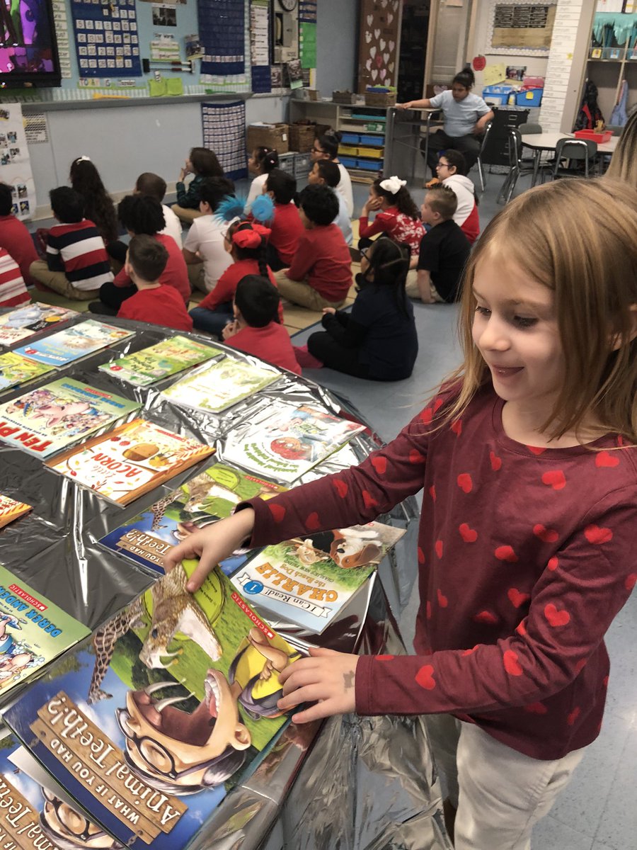 Doran_MsV's tweet photo. Celebrating reading and excited to practice literacy with a new book! #DoranLove @FRPSsupt @frps_Doran #ILoveReading #ReadAcrossAmerica2023 https://t.co/TBsRDWRPFm