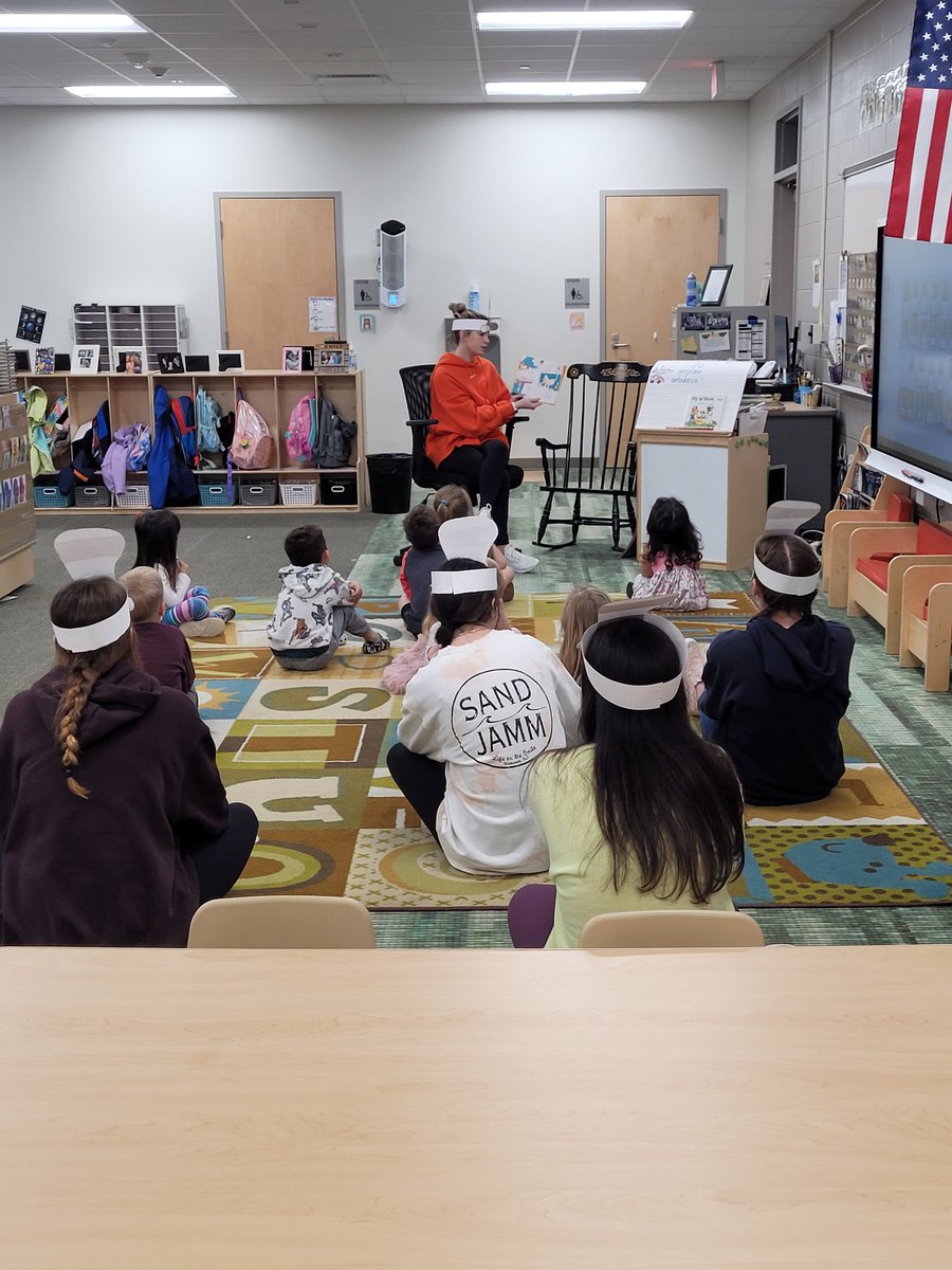 bauerfacs's tweet photo. Ece students and 4K children celebrate Dr.Seuss on his Birthday #onefishtwofish https://t.co/8JfkmisN5x