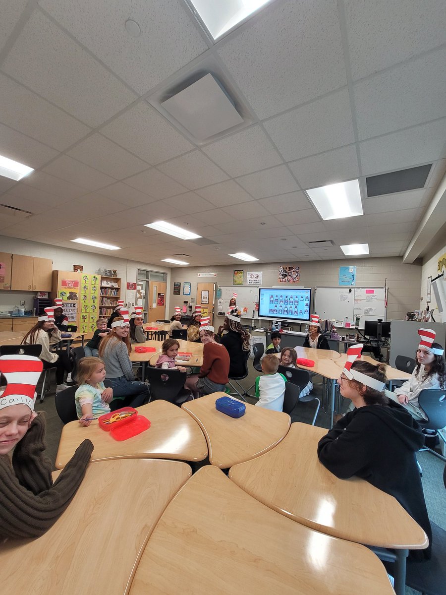 bauerfacs's tweet photo. Ece students and 4K children celebrate Dr.Seuss on his Birthday #onefishtwofish https://t.co/8JfkmisN5x