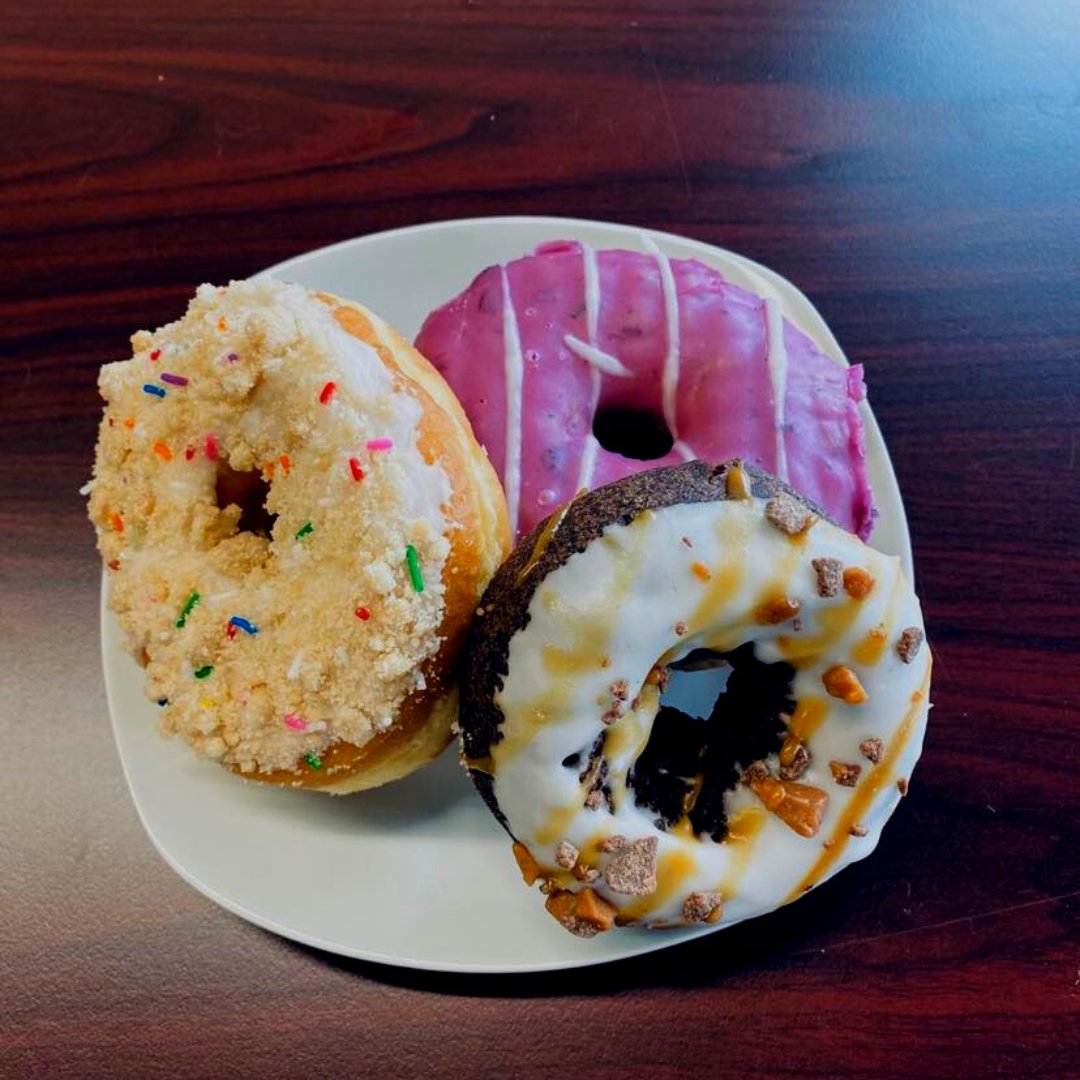 WeArePortfolio's tweet photo. What is working next to Halo Donuts like?  
- We talk often about how we aren't into sugar that much. 
- We're tempted by the smell of fresh fried donuts almost daily. 
- On Fridays, we indulge. Even though we aren't into sugar that much. 

TGIF 🍩 https://t.co/mZV3ZdLQl3