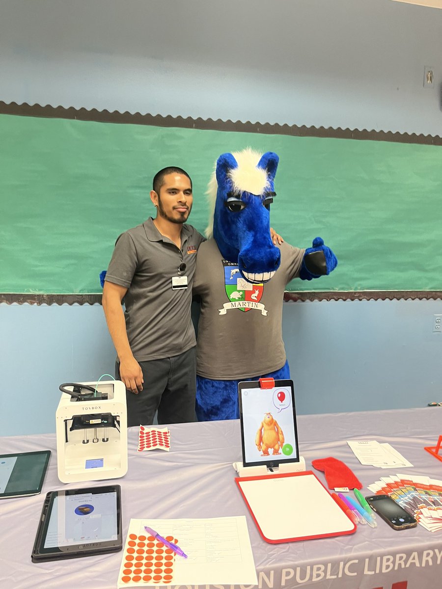 bettytgeorge's tweet photo. Thank you @houstonlibrary for being a part of @Martin_Mustangs #AliefSTEM night! @AliefScience @AliefISD https://t.co/35XSOhrrrm