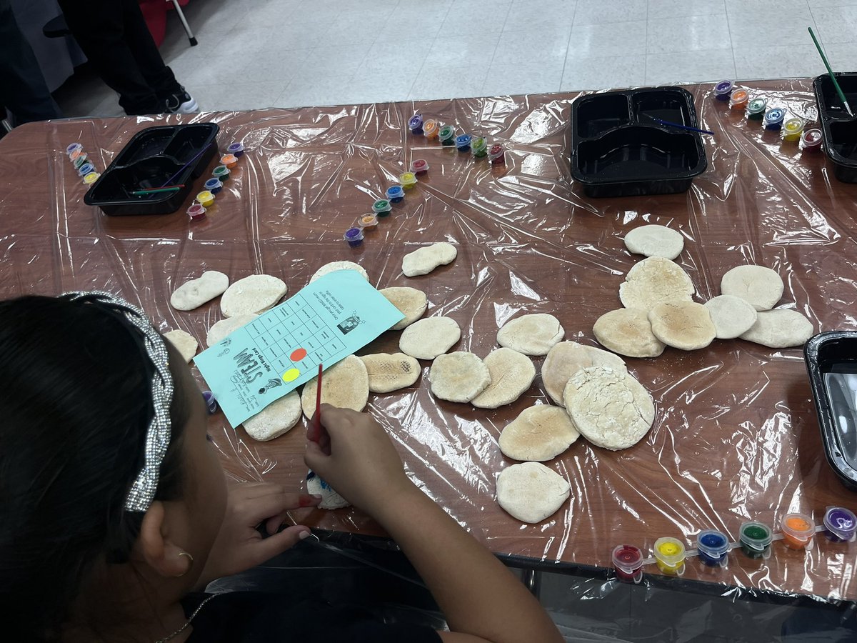 bettytgeorge's tweet photo. Thank you @houstonlibrary for being a part of @Martin_Mustangs #AliefSTEM night! @AliefScience @AliefISD https://t.co/35XSOhrrrm