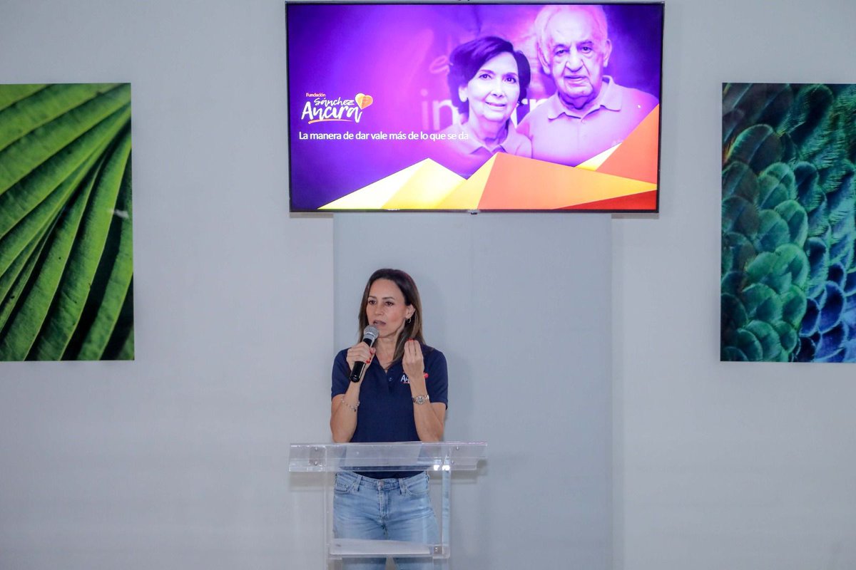 JM_UNANUE's tweet photo. Me dio mucho gusto acompañar a la familia Sánchez Ancira en el aniversario de la fundación que lleva el nombre del Dr. Felipe Sánchez Ancira y que desde 1975 es un referente del altruismo en la zona centro del Estado y desde hace un año en la zona conurbada. https://t.co/UZiHgRAQ1Q