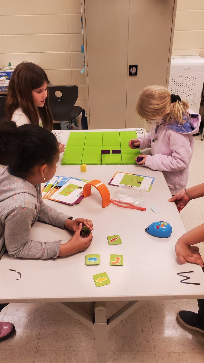 Scout_161's tweet image. #ScoutsTrailblazers second graders are learning how to collaborate and problem solve while coding with #codeandgomouse #STEM