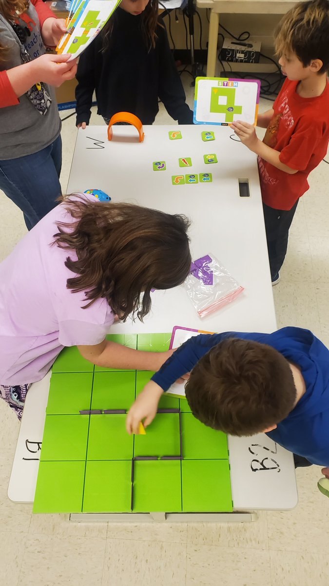Scout_161's tweet image. #ScoutsTrailblazers second graders are learning how to collaborate and problem solve while coding with #codeandgomouse #STEM