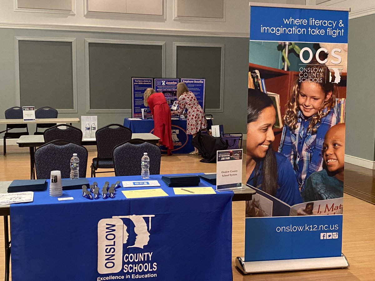 Wonderful day <a href="/UNCWWatsonEd/">Watson College of Ed</a> talking to future teachers. Another awesome group of Seahawk educators! Thanks <a href="/laurie_strope/">Laurie Strope</a> for joining me to recruit for <a href="/OnslowSchools/">Onslow County Schools</a>! There is no better place to be!